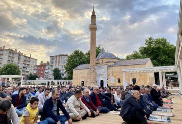 Foto - Bayram namazında camiler doldu taştı!