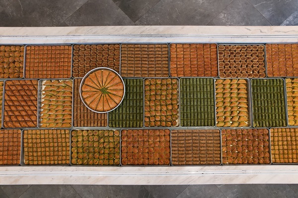 Foto - Bayram öncesi bu oyuna gelmeyin! Baklava ucuz olsun diye bakın ne yapıyorlar