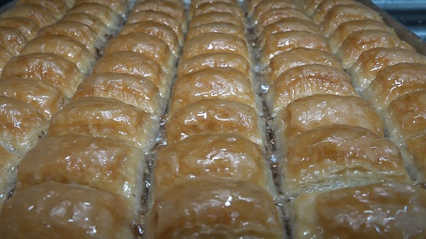 Foto - Bayram öncesi bu oyuna gelmeyin! Baklava ucuz olsun diye bakın ne yapıyorlar
