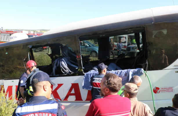 Foto - Bayram tatili dönüşü feci kazayla başladı! Yolcu otobüsü kaza yaptı