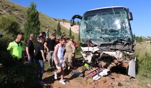Foto - Bayram tatili dönüşü feci kazayla başladı! Yolcu otobüsü kaza yaptı
