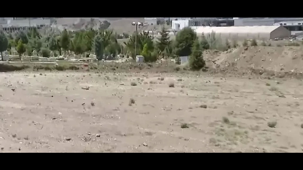 Foto - Bayramda kabir ziyaretine gittiler, mezarları bulamadılar! O şehirde neler oluyor?