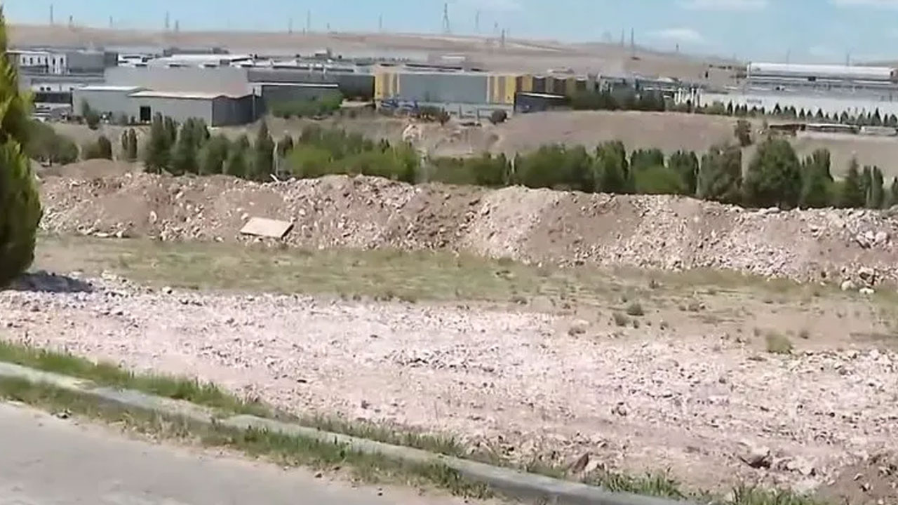 Foto - Bayramda kabir ziyaretine gittiler, mezarları bulamadılar! O şehirde neler oluyor?