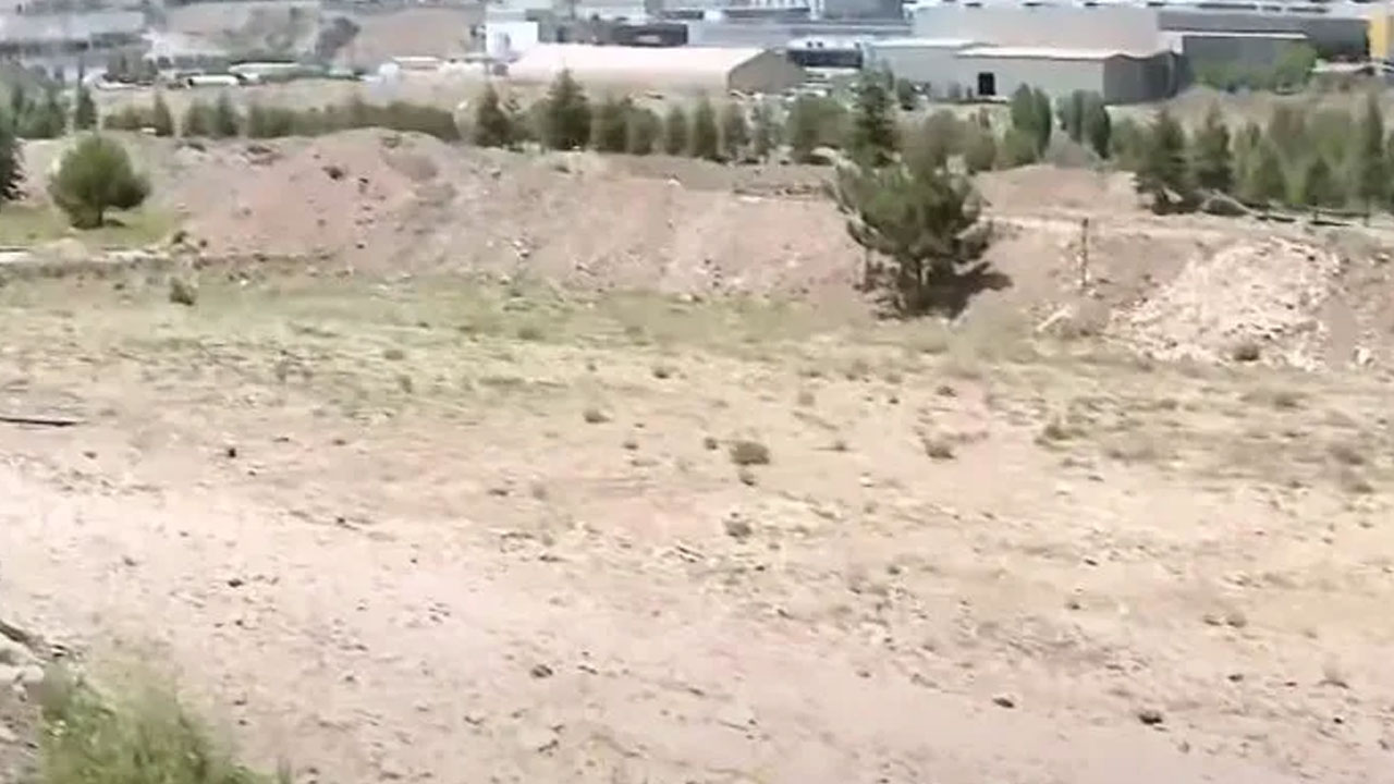 Foto - Bayramda kabir ziyaretine gittiler, mezarları bulamadılar! O şehirde neler oluyor?