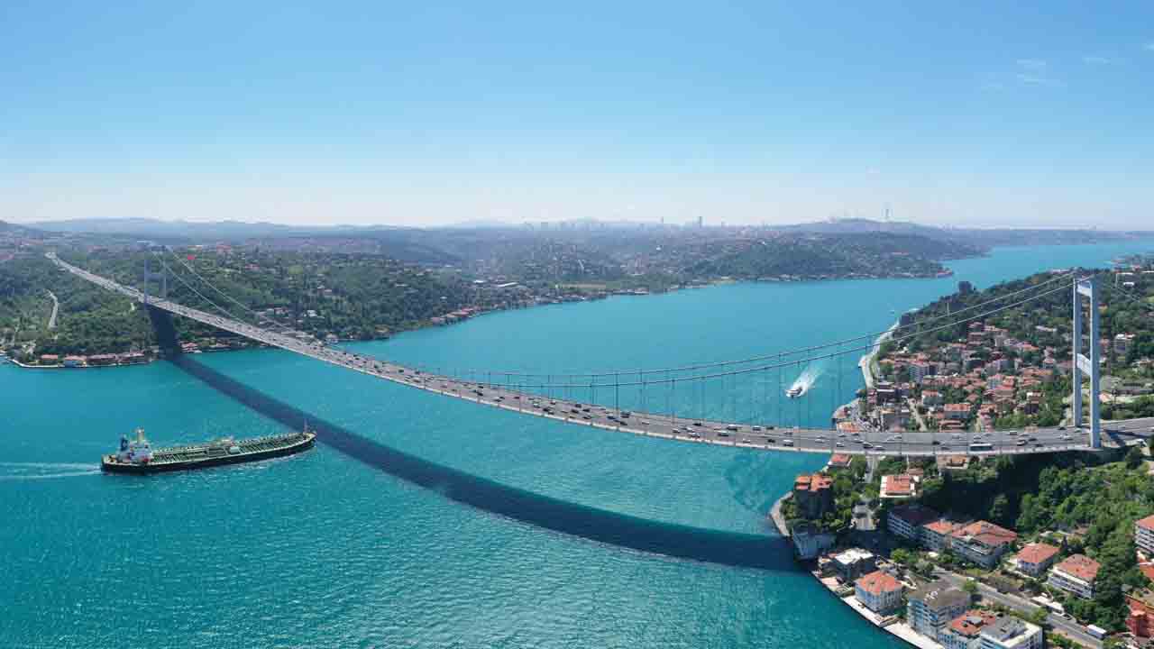 Bayramda otoyol ve köprülerden 12,3 milyon araç geçti 