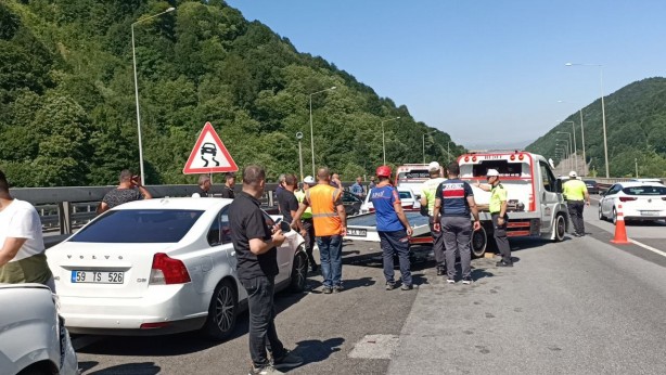 Foto - Bayramın en büyük kazası Bolu Dağı Tüneli'nde yaşandı! Tam 18 araç birbirine girdi