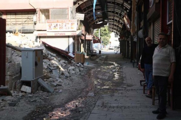 Foto - Bayramlarda cıvıl cıvıl olan enkaz kent, iş makinesi seslerinin susmasıyla sessizliğe büründü