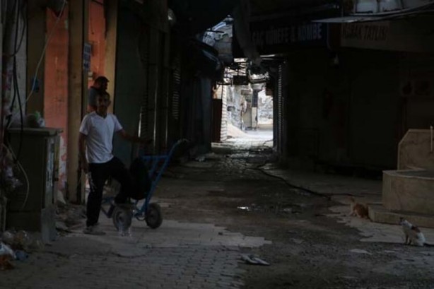 Foto - Bayramlarda cıvıl cıvıl olan enkaz kent, iş makinesi seslerinin susmasıyla sessizliğe büründü