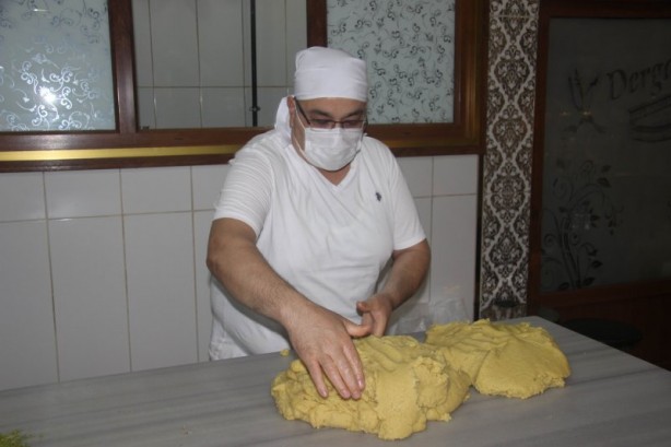 Foto - Bayramlarda sofraları şenlendiren yöresel tatlılar