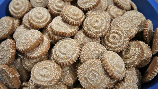 Foto - Bayramlarda sofraları şenlendiren yöresel tatlılar