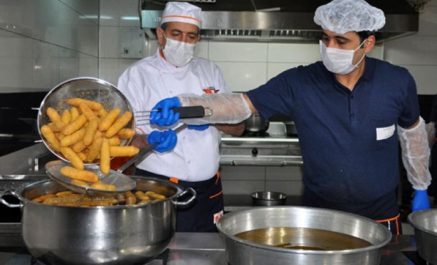 Foto - Bayramlarda sofraları şenlendiren yöresel tatlılar