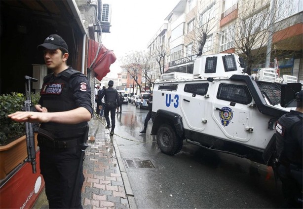 Foto - Bayrampaşa'da polise el bombalı saldırı