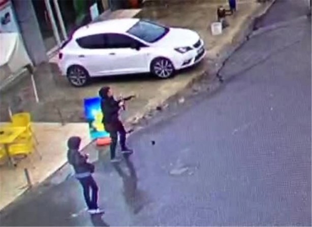 Foto - Bayrampaşa'da polise el bombalı saldırı