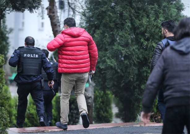 Foto - Bayrampaşa'da polise el bombalı saldırı