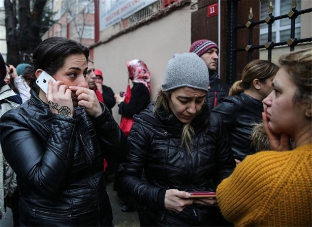 Foto - Bayrampaşa'da polise el bombalı saldırı