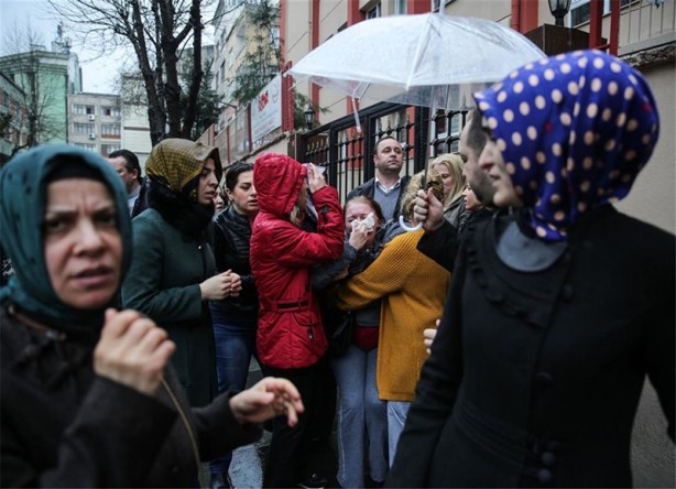 Foto - Bayrampaşa'da polise el bombalı saldırı