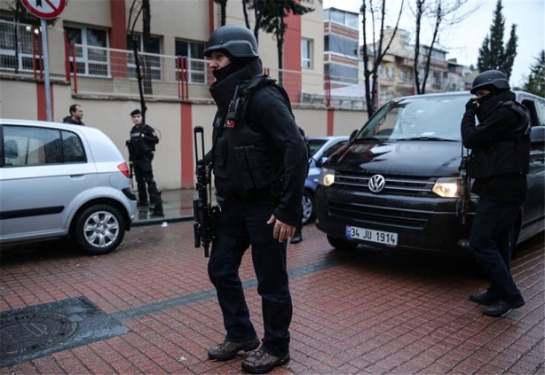 Foto - Bayrampaşa'da polise el bombalı saldırı
