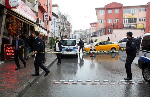 Foto - Bayrampaşa'da polise el bombalı saldırı