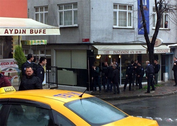 Foto - Bayrampaşa'da polise el bombalı saldırı