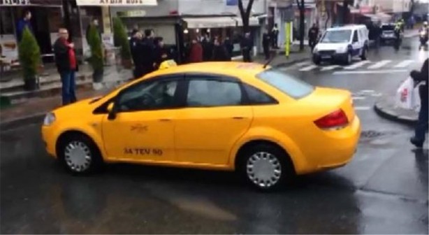Foto - Bayrampaşa'da polise el bombalı saldırı