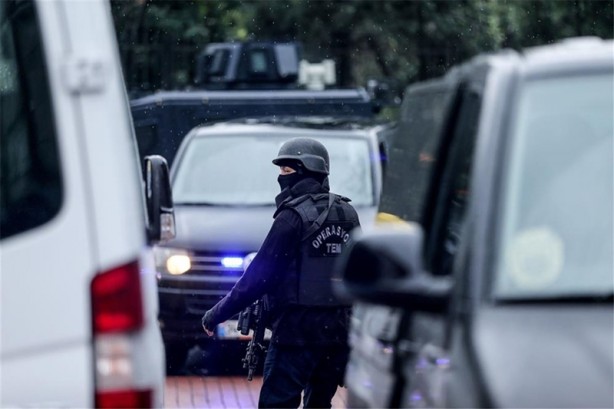 Foto - Bayrampaşa'da polise el bombalı saldırı