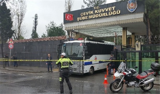 Foto - Bayrampaşa'da polise el bombalı saldırı