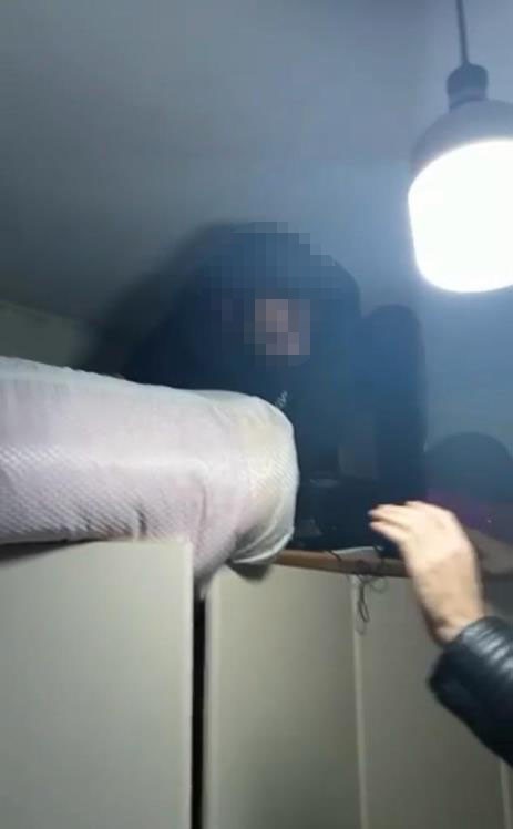 Foto - Bazada, çatıda, dolapta… Nereye el atsan şüpheli çıktı