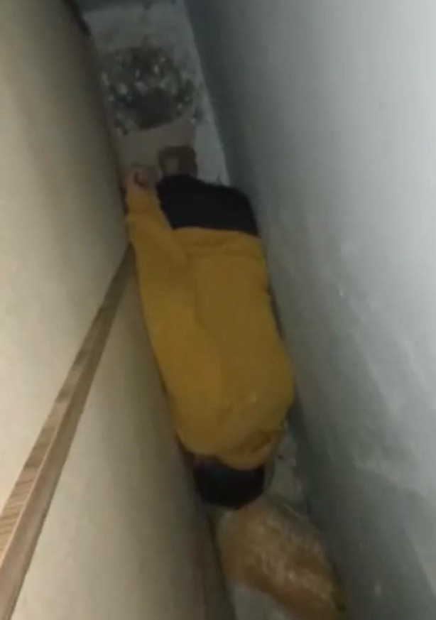 Foto - Bazada, çatıda, dolapta… Nereye el atsan şüpheli çıktı