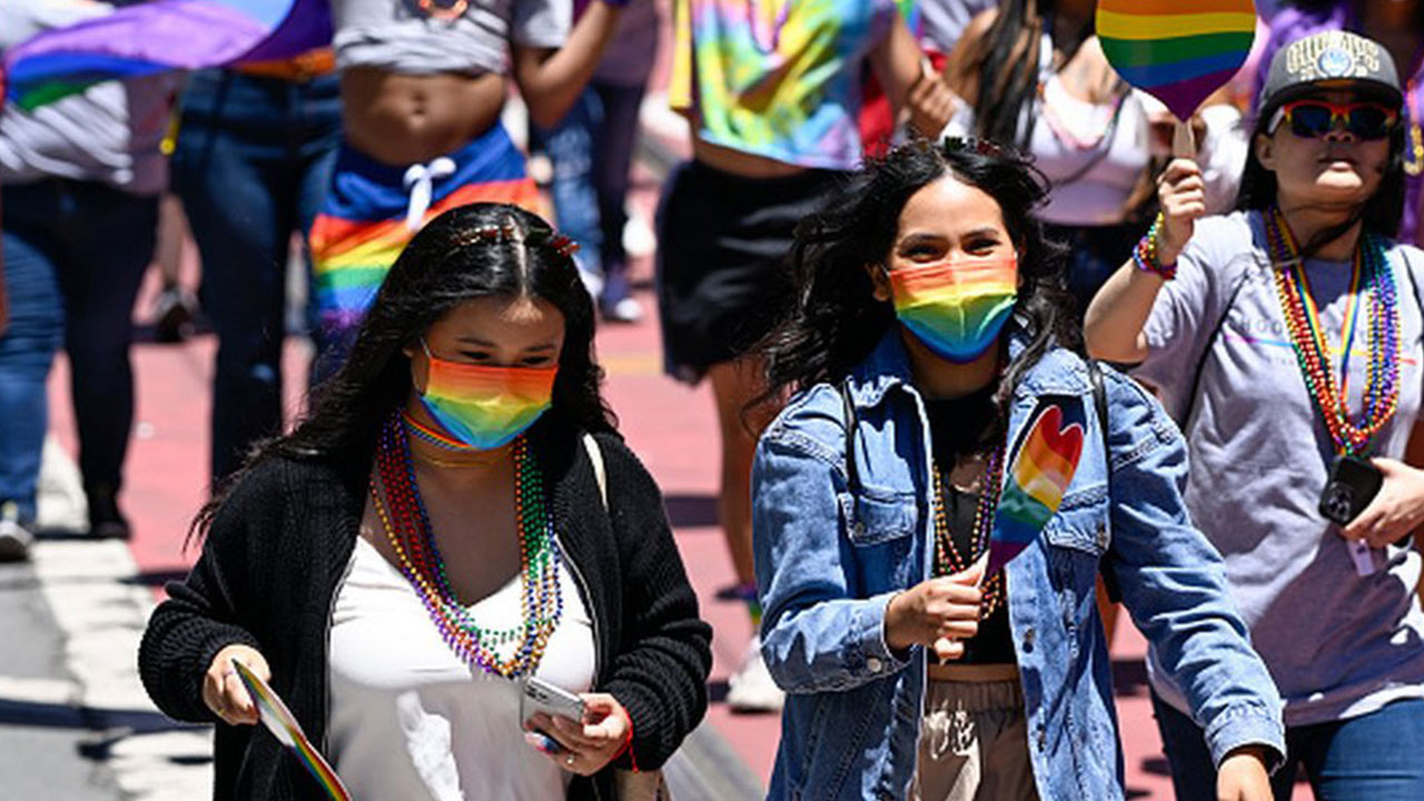 Foto - Bazı Avrupa ülkeleri bile uyanıyor ama CHP hâlâ uykuda! O ülkede 'onursuz' LGBT'ye yer yok