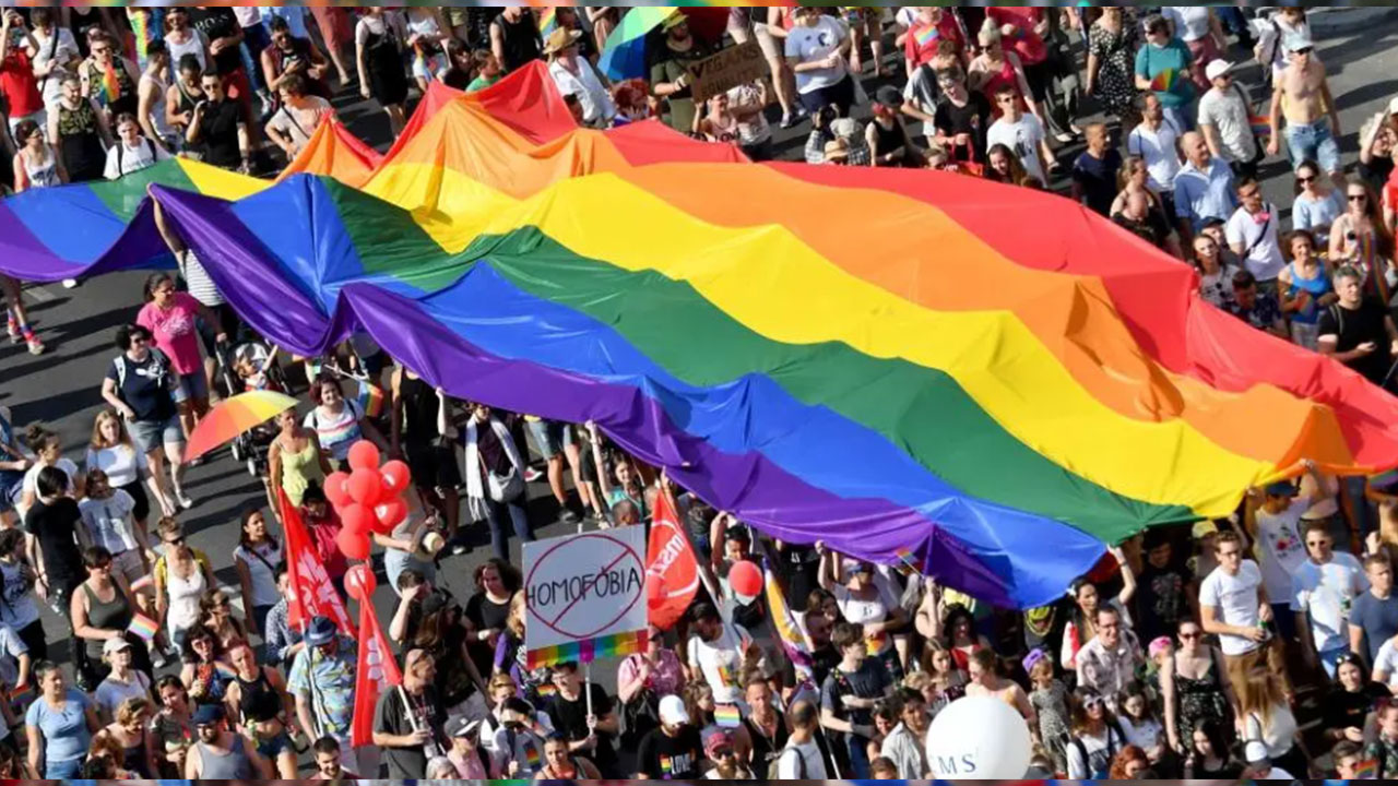 Bazı Avrupa ülkeleri bile uyanıyor ama CHP hâlâ uykuda! O ülkede 'onursuz' LGBT'ye yer yok