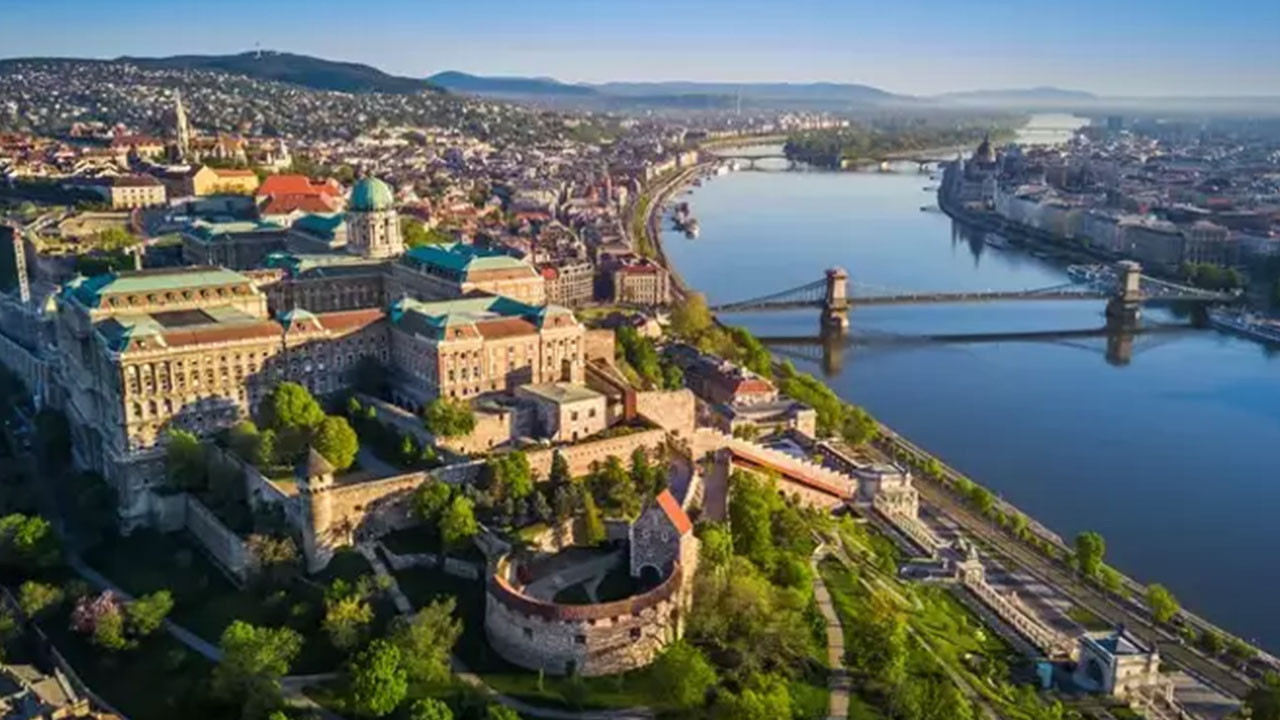 Foto - Bazı Avrupa ülkeleri bile uyanıyor ama CHP hâlâ uykuda! O ülkede 'onursuz' LGBT'ye yer yok