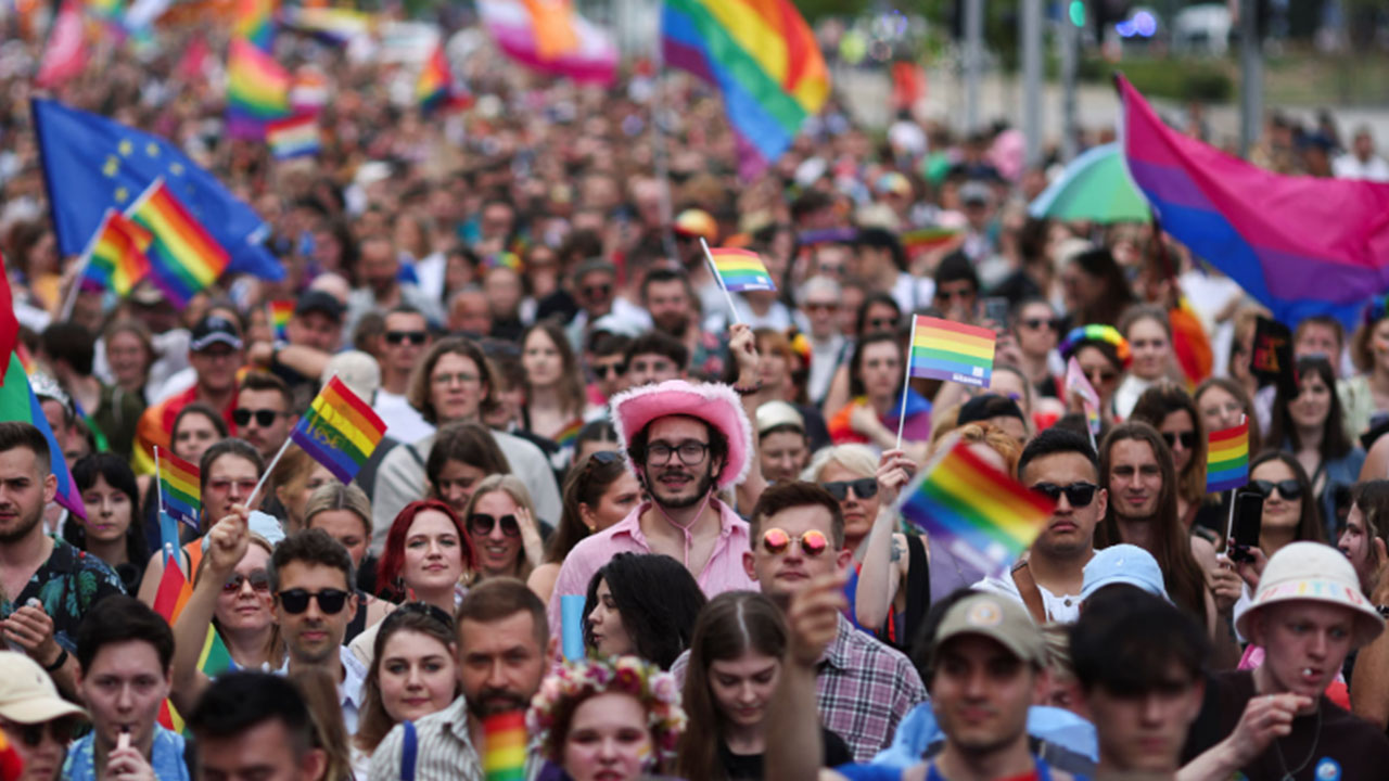 Foto - Bazı Avrupa ülkeleri bile uyanıyor ama CHP hâlâ uykuda! O ülkede 'onursuz' LGBT'ye yer yok