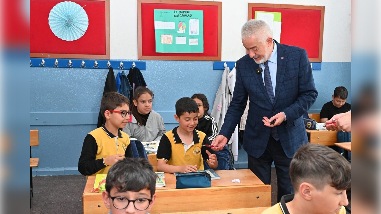 Foto - Bazı siyasetçiler bu kadarını bile yapamıyor! Sınıf başkanından çok ilginç seçim vaadi