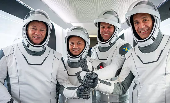 Foto - Bazıları bunu merak ediyor! Alper Gezeravcı Astront mu? Yoksa Turist mi? İşte bu sorunun cevabı