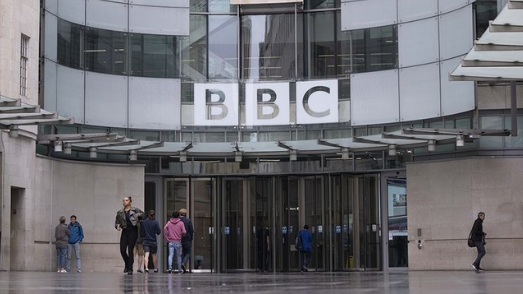 Foto - BBC spikerinden kara propaganda itirafı: Halkı kandırdıklarını kabul ettiler! İşte Batı medyasının ikiyüzlülüğünün kanıtı