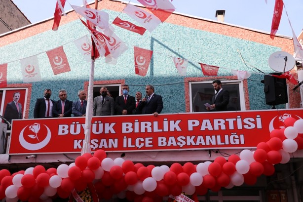 Foto - BBP Genel Başkanı Destici'den flaş çıkış: 5 yıldızlı otelde tatil mi yapacak?
