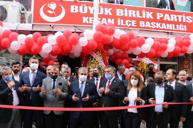 Foto - BBP Genel Başkanı Destici'den flaş çıkış: 5 yıldızlı otelde tatil mi yapacak?