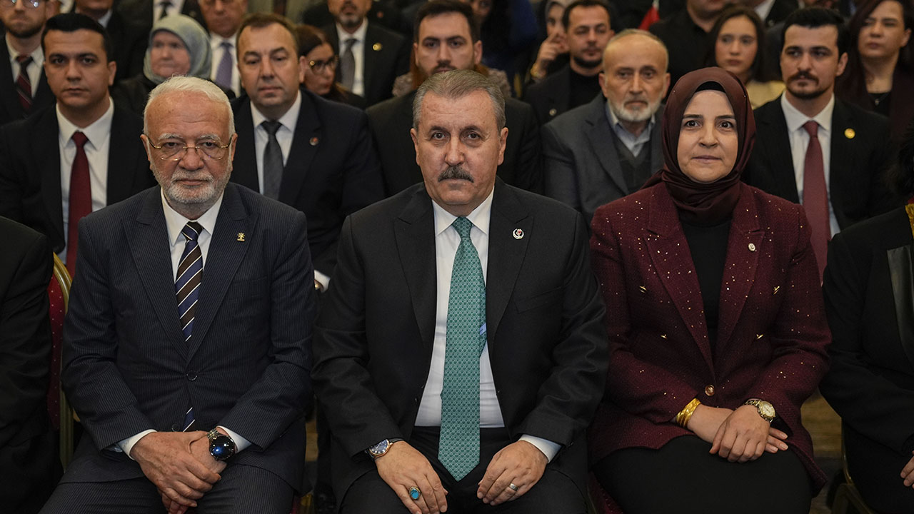 BBP’nin 33. Kuruluş yılında önemli mesajlar! Destici Muhsin başkanı unutmadı