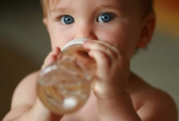  Bebeğe bu aya kadar asla su vermeyin! 