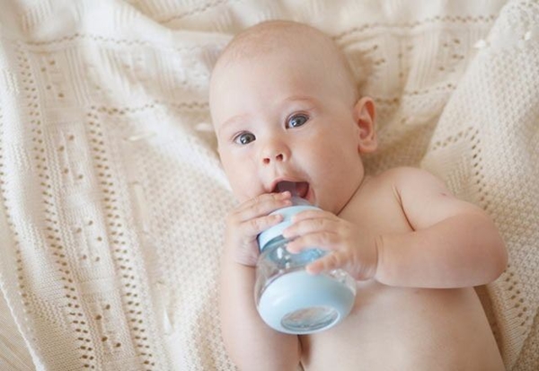 Foto - Bebeğe bu aya kadar asla su vermeyin! 