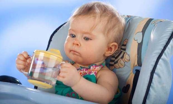 Foto - Bebeğe bu aya kadar asla su vermeyin! 