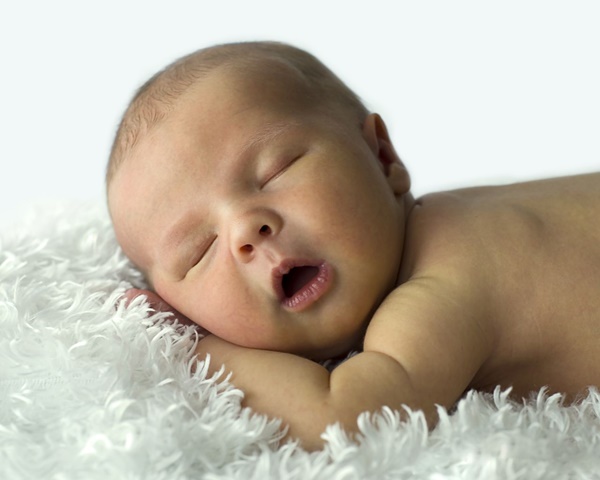 Foto - Bebeği bebek sesi konuşturuyor