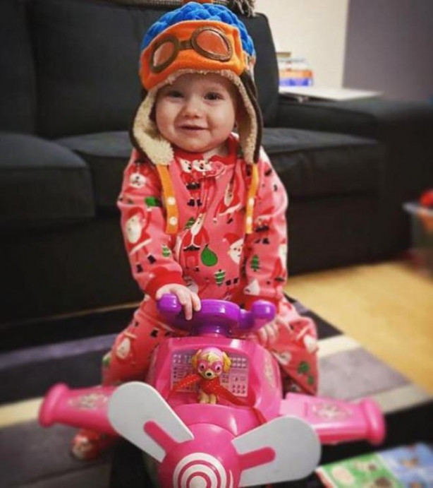 Foto - Bebeği elinde bıçakla gören hayrete düştü! Ama...