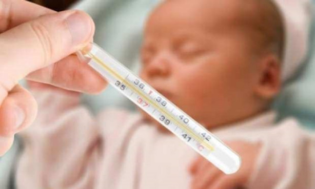 Foto - Bebeğin ateşi nasıl düşürülür?
