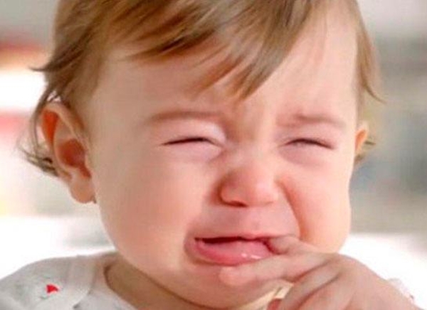  Bebeğiniz durmadan ağlıyorsa ayaklarına bakın! Çünkü...