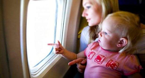 Foto - Bebekle uçak yolculuğu nasıl yapılır?