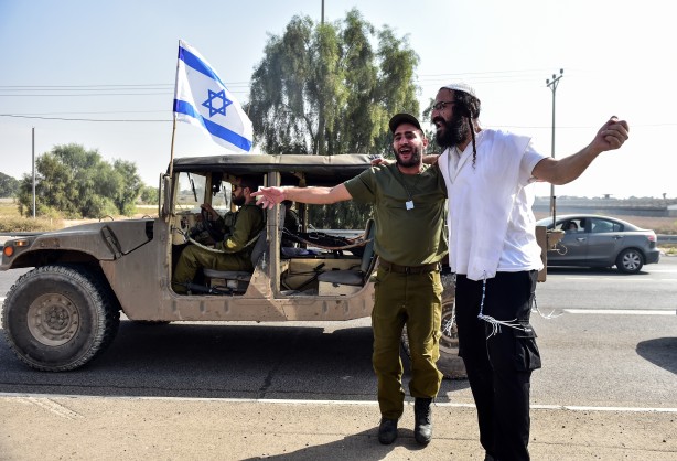Foto - Bebekler katledilirken bakın onlar ne yaptı! Bunlar insan olamaz