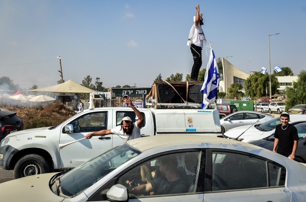 Foto - Bebekler katledilirken bakın onlar ne yaptı! Bunlar insan olamaz