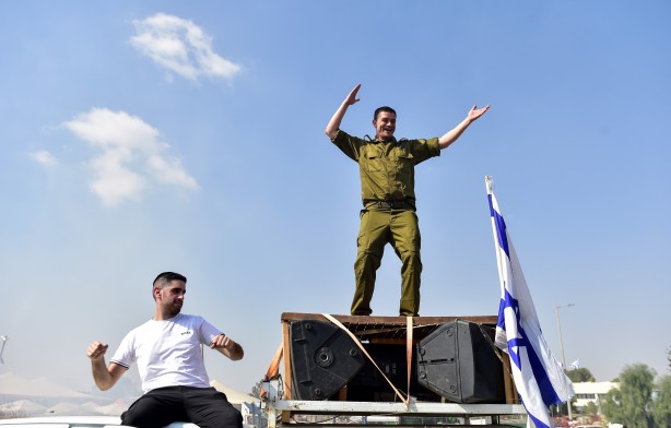 Foto - Bebekler katledilirken bakın onlar ne yaptı! Bunlar insan olamaz