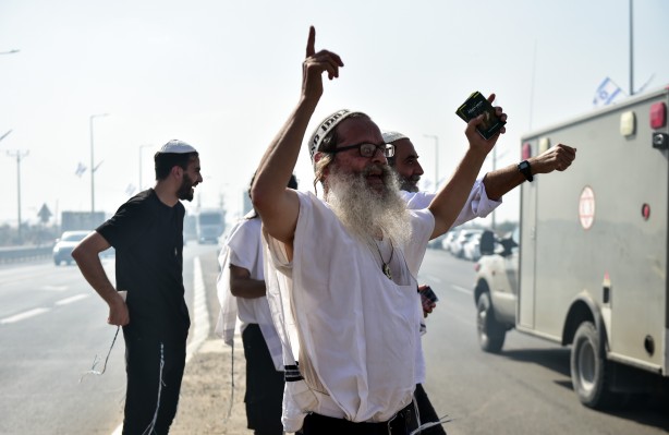 Foto - Bebekler katledilirken bakın onlar ne yaptı! Bunlar insan olamaz